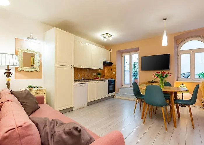 Anika Old Town Апартаменти