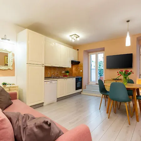 Anika Old Town Апартаменти